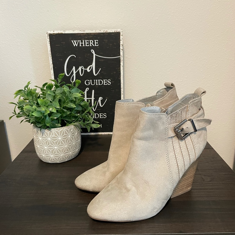 Shoes/booties